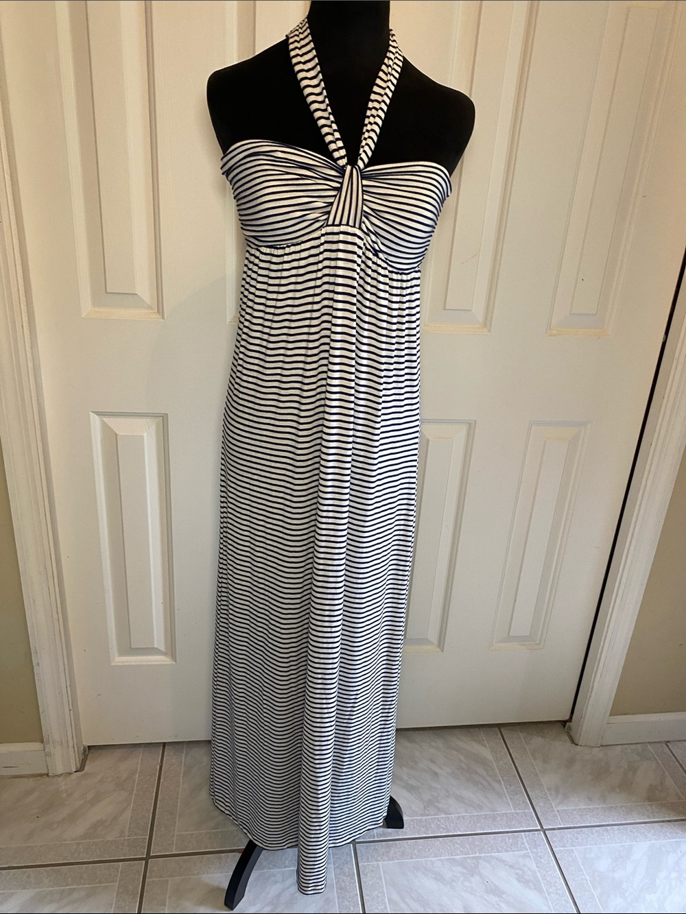 Julia’s Closet Navy and Cream Striped Halter Maxi Dress Size Large NWT